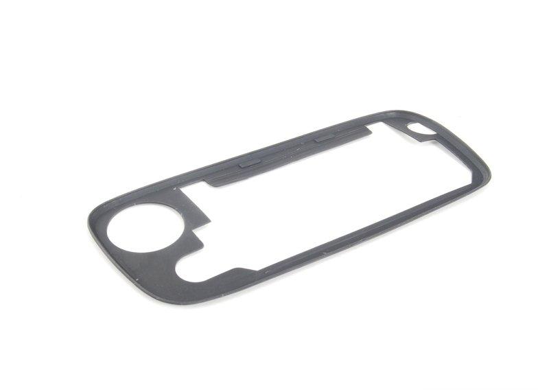 E31 уплотнитель правой ручки двери