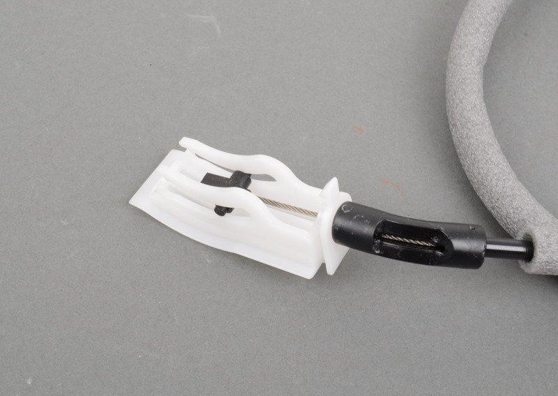 Трос ручки привода замка двери