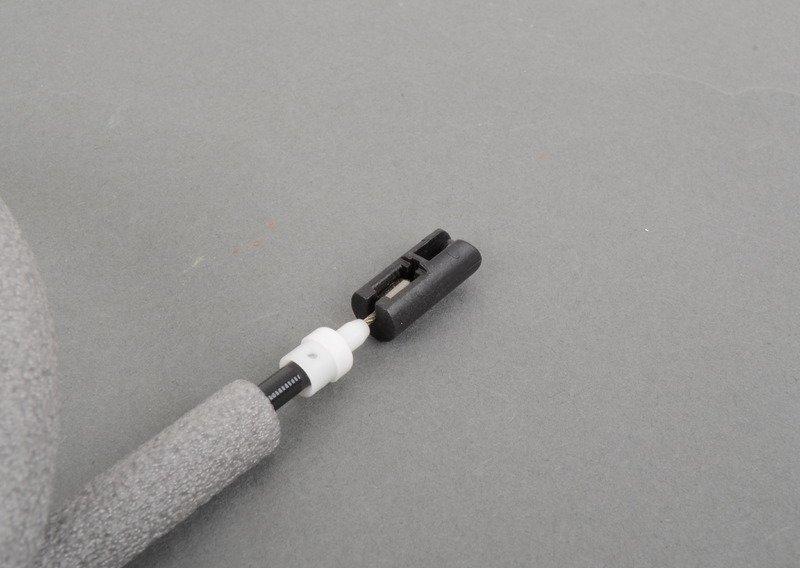 Трос ручки привода замка двери