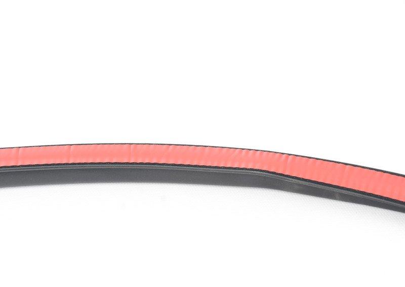 Уплотнитель двери впереди