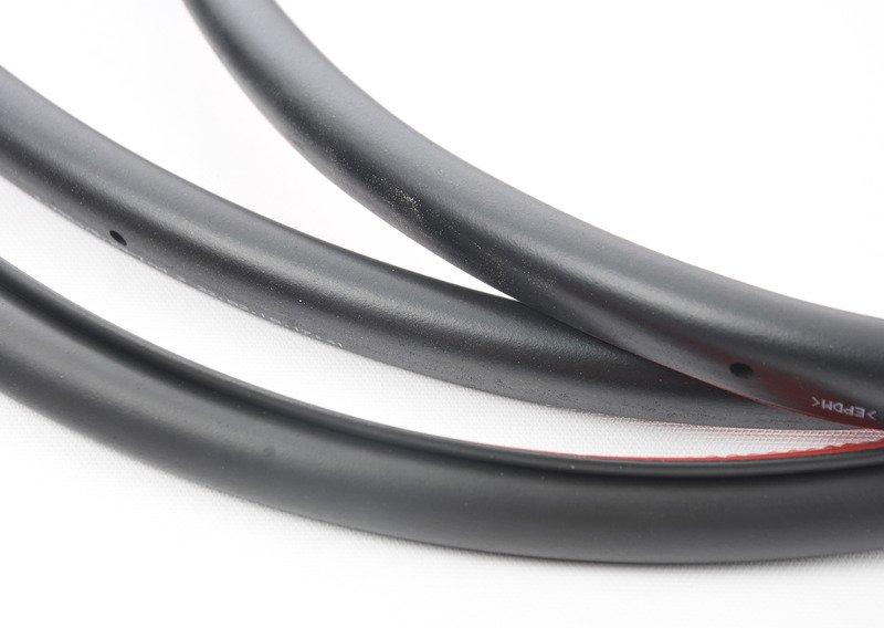 Уплотнитель двери сзади