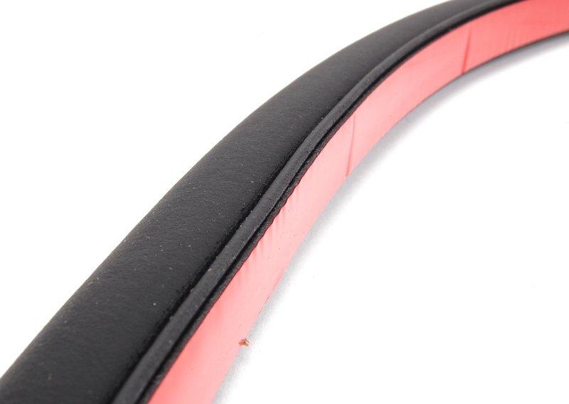 Уплотнитель двери сзади