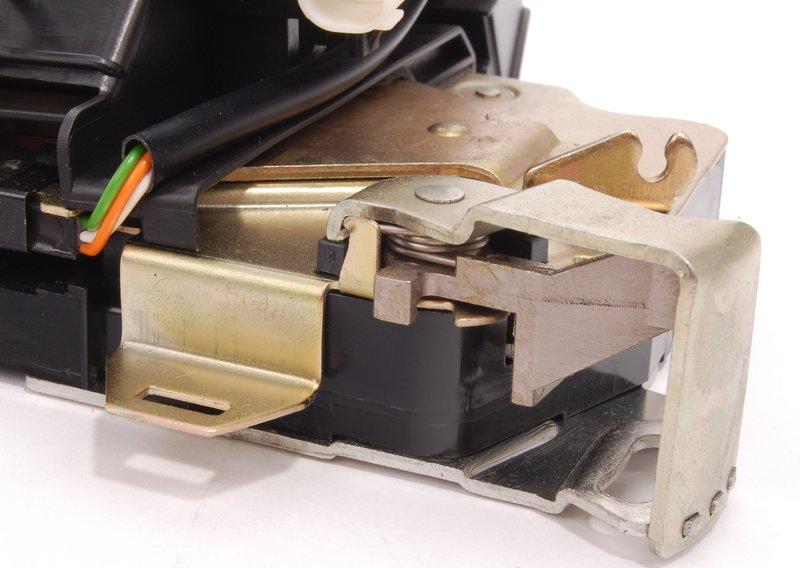 Замок с поворотной защелкой Л Зд