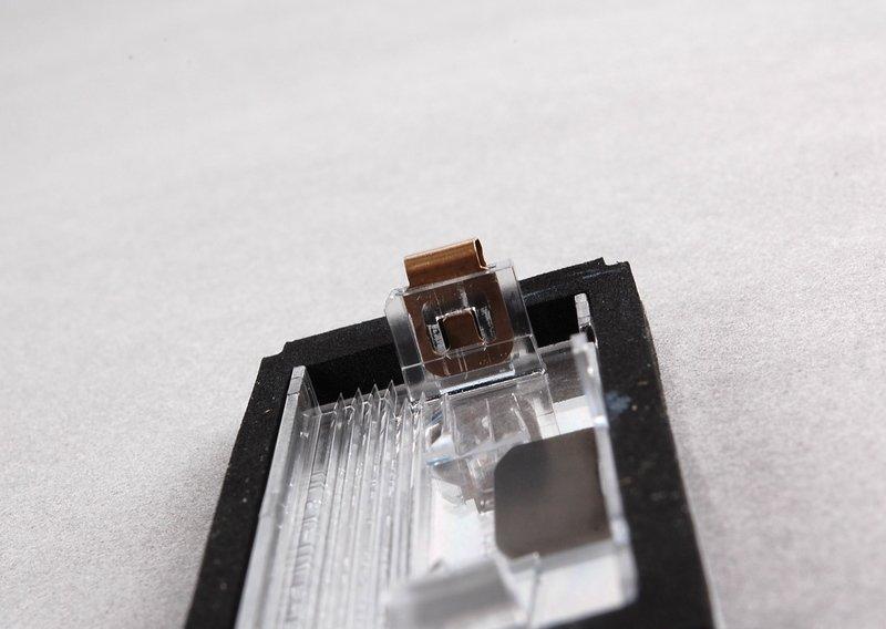 Захватный крюк капота