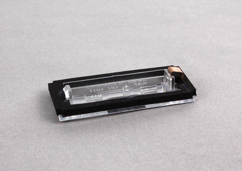 Захватный крюк капота