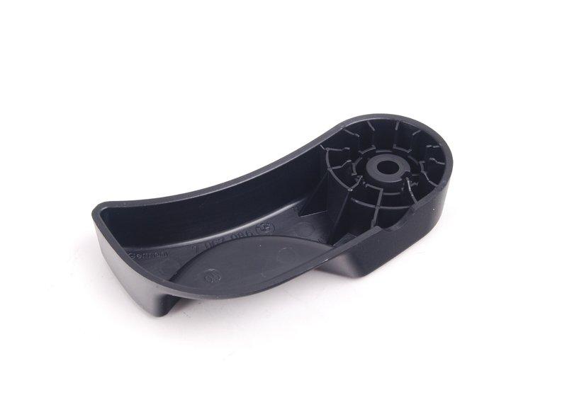 Рычаг привода капота