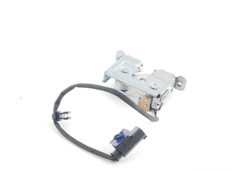 Замок капота