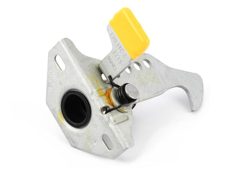 Захватный крюк капота