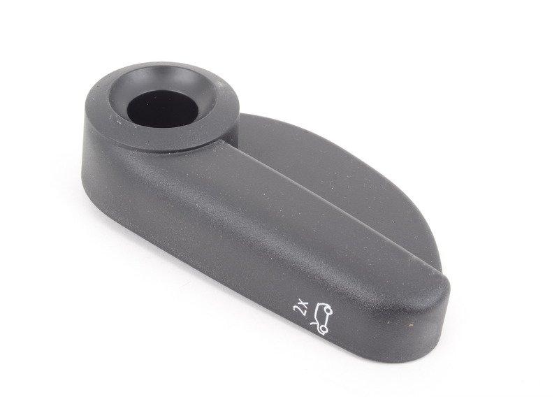 Рычаг привода капота