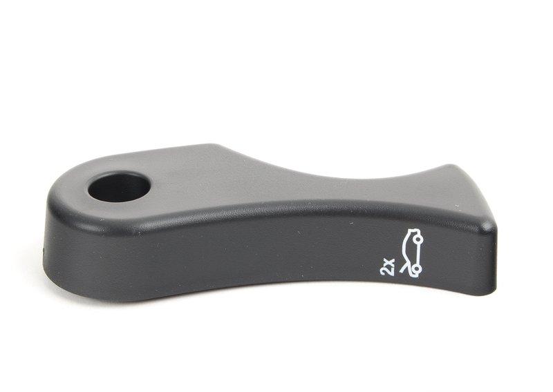 Рычаг привода капота