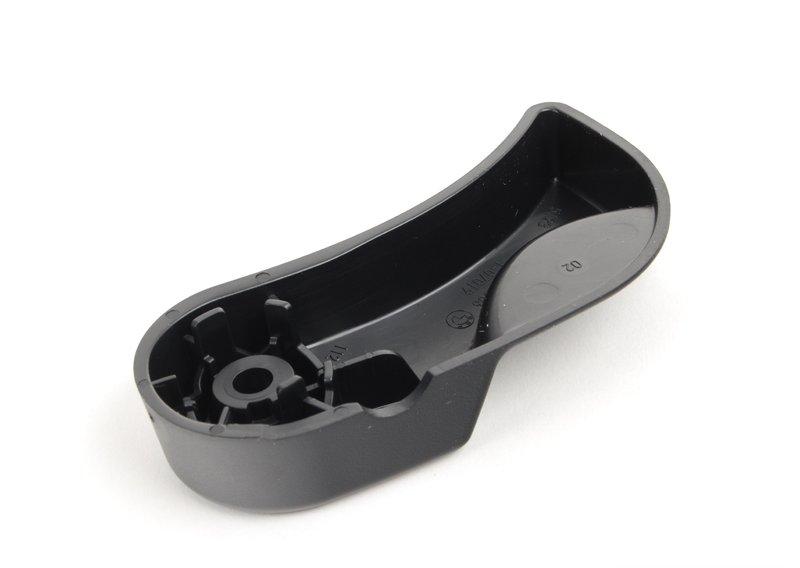 Рычаг привода капота