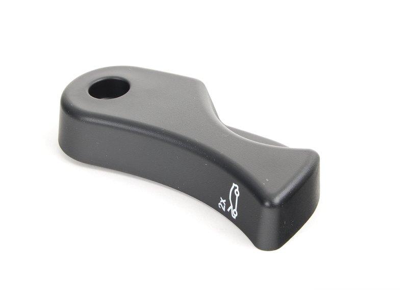 Рычаг привода капота