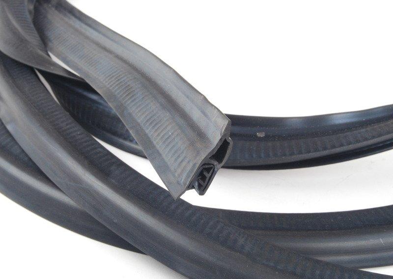 Уплотнитель багажной двери