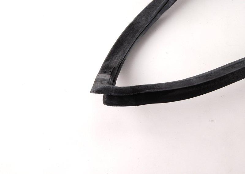 Уплотнитель багажной двери