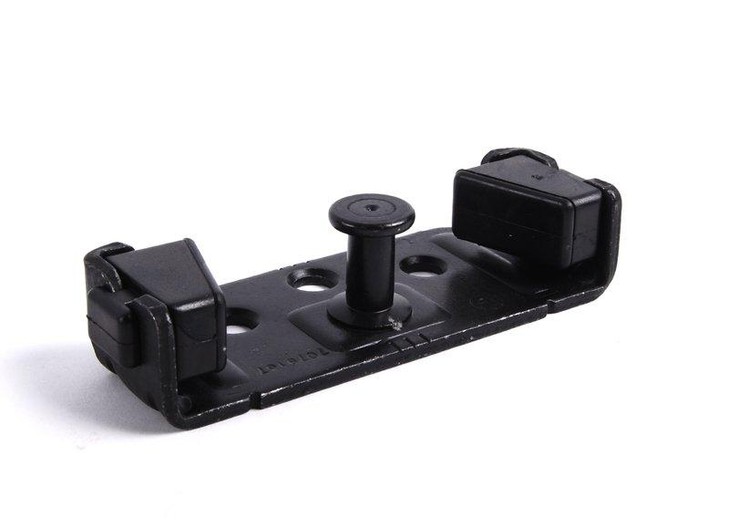 Скоба замка багажной двери