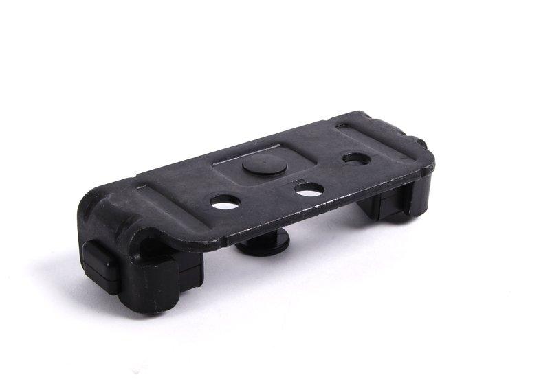 Скоба замка багажной двери