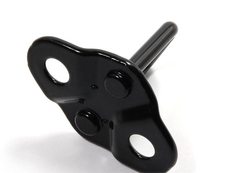 Скоба замка багажной двери