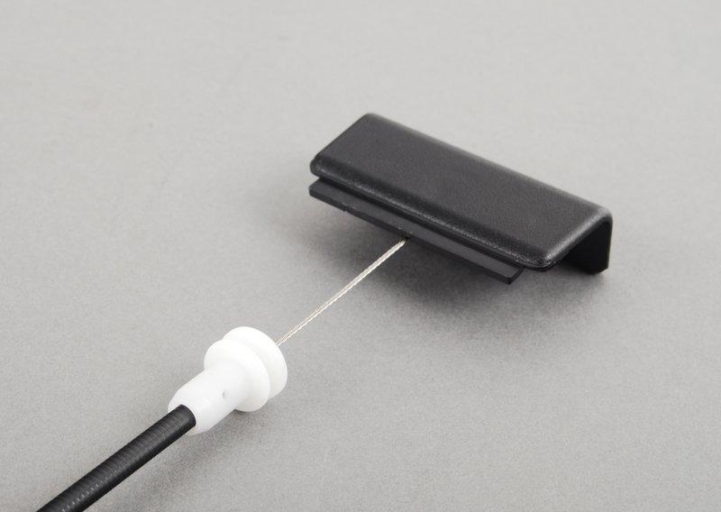 Трос привода крышки багажника