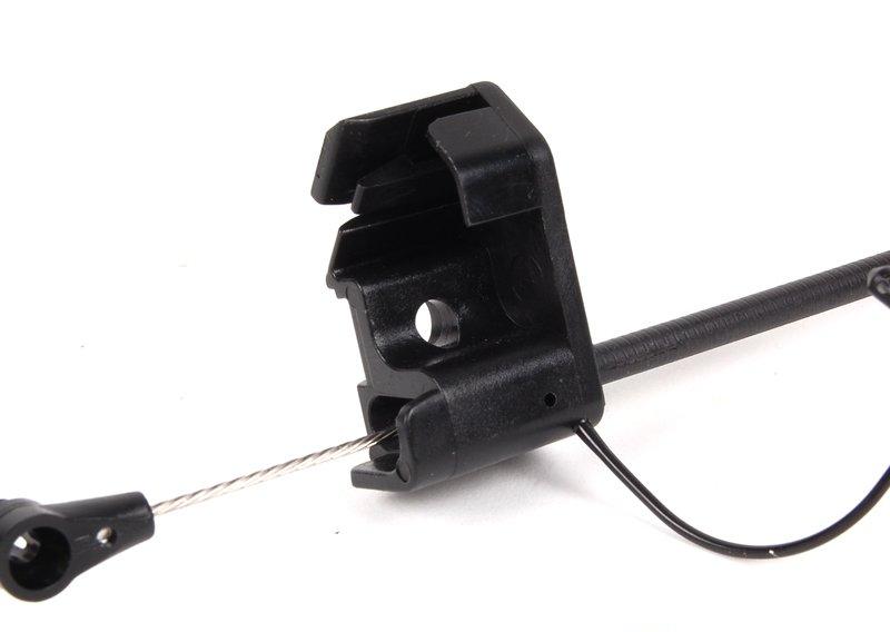 Трос привода крышки багажника