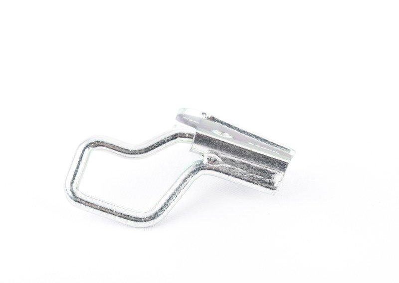 Скоба замка багажной двери