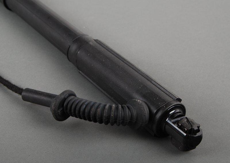 E70 правый доводчик багажной двери