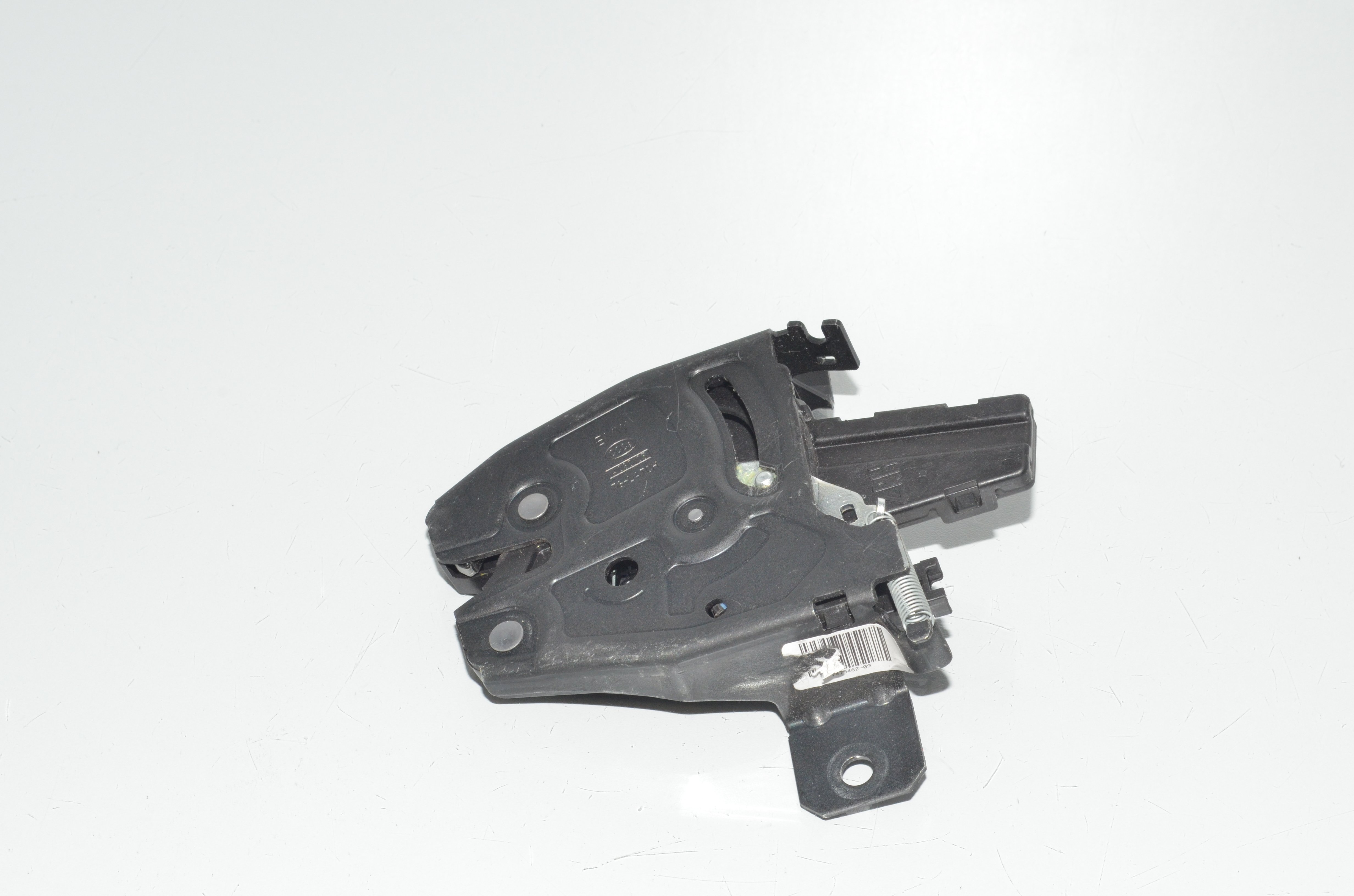 G05 замок нижней багажней двери правый