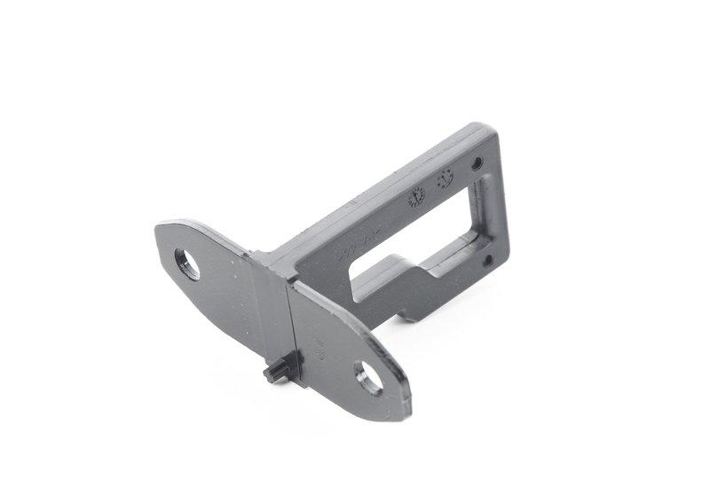 Скоба замка багажной двери