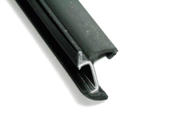 Щиток лобового стекла