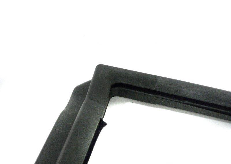 ЩИТОК ЗАДНЕГО СТЕКЛА E60