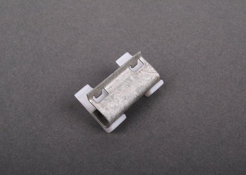 E38 Зажим молдинга окна