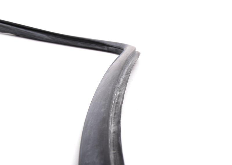 Уплотнитель заднего стекла