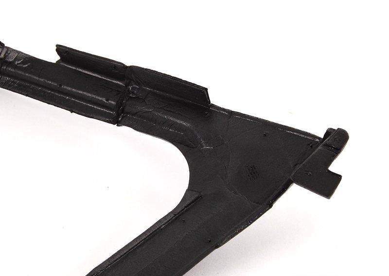 E39 Уплотнитель переднего левого стекла