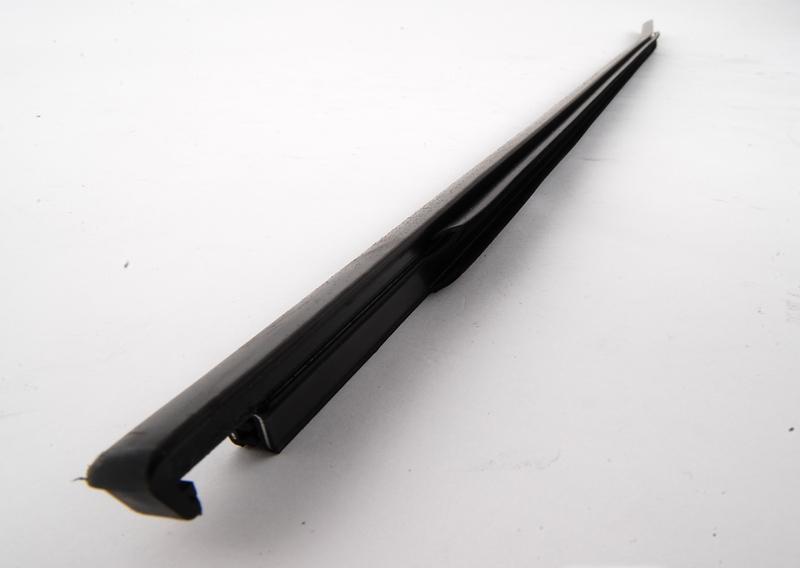 Защитный молдинг шахты Л Пд Наруж E90/91 E90/91 LCI