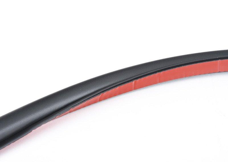 Уплотнитель двери впереди