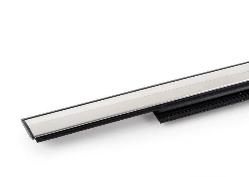 Молдинг шахты передней двери справа