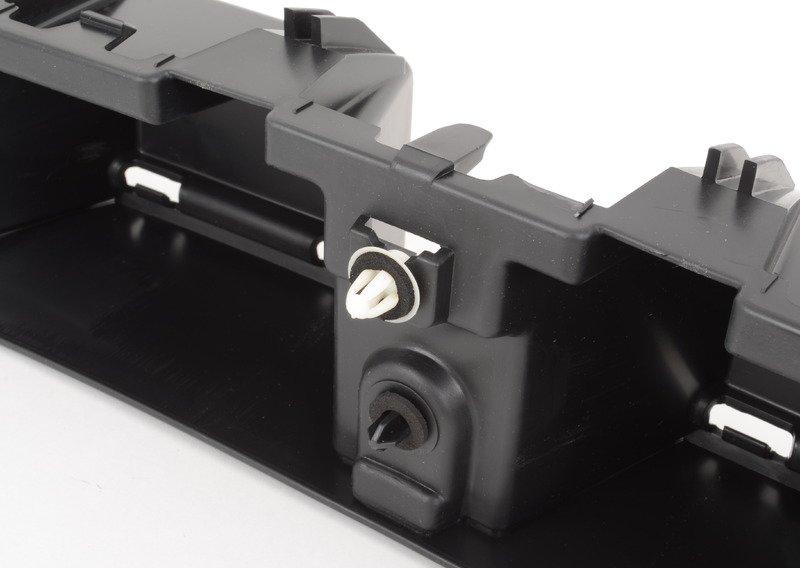 Накладка багажной двери загрунтованная