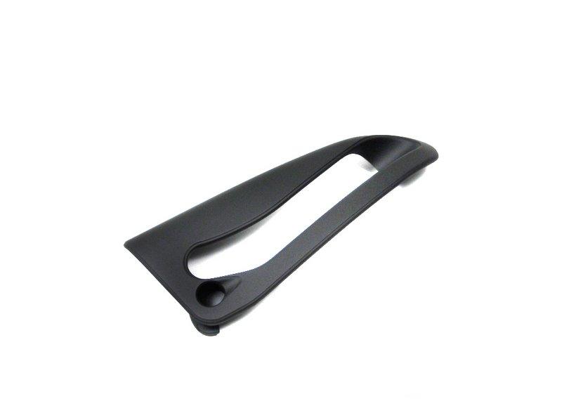 Накладка отверстия для ремня безопасн. Л