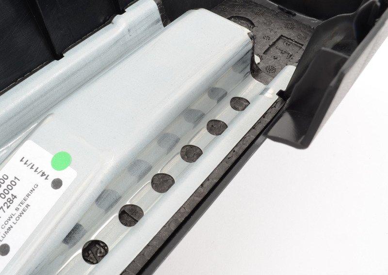 Нижняя облицовка рулевой колонки