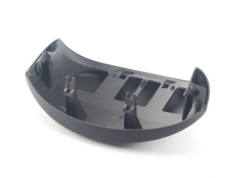 Кожух на панели приборов