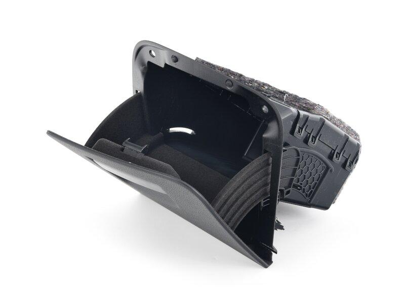 Отделение мелких вещей в панели приборов