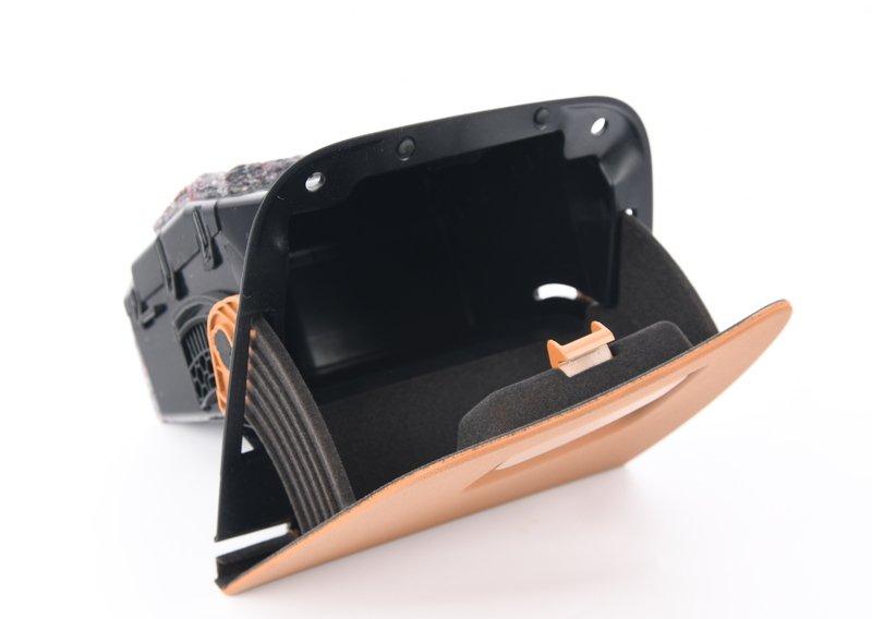 Отделение мелких вещей в панели приборов