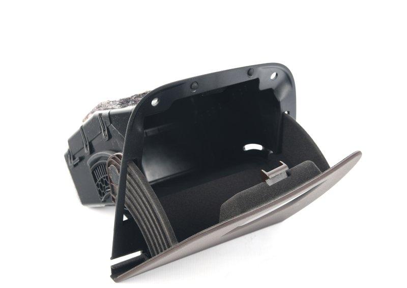 Отделение мелких вещей в панели приборов