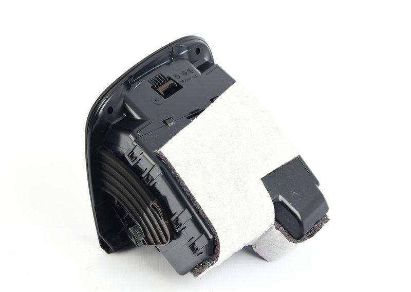 Отделение мелких вещей в панели приборов