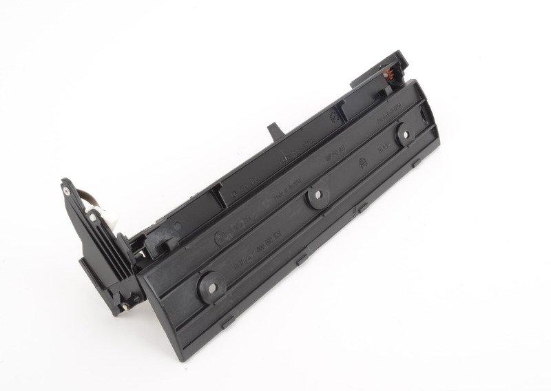 Откидная крышка отсека радиоприемника