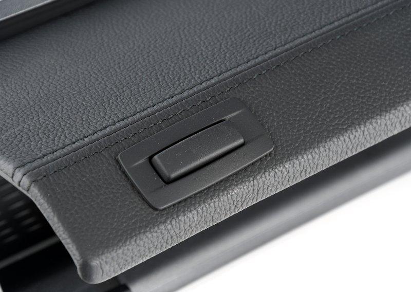 Отд.для мелк.вещей кожа пан.приб.вверху