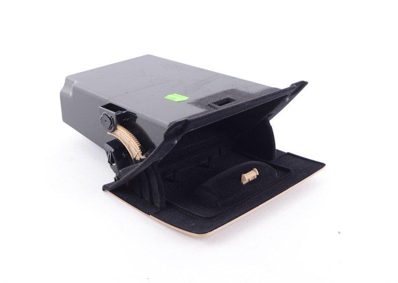 Откидной ящик на стороне водителя