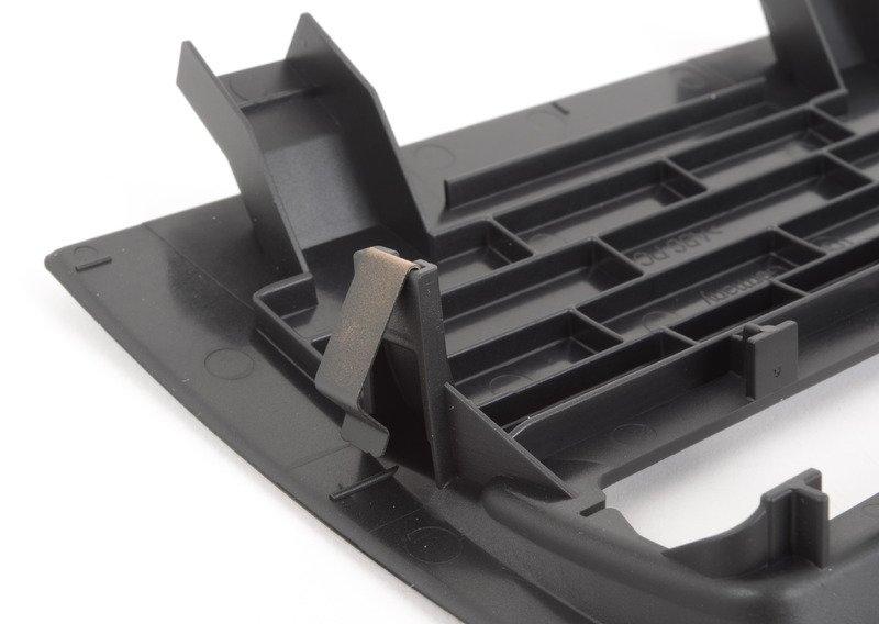 F30/F80/F32/F82 Накладка вспомогательной системы