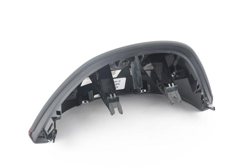 Кожух на панели приборов