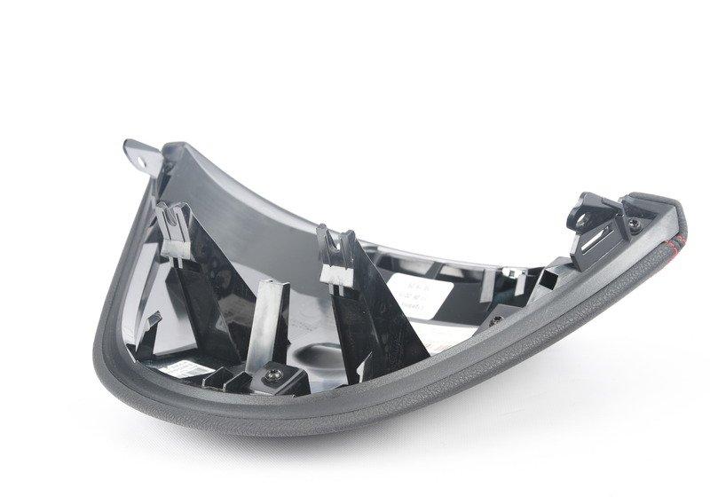 Кожух на панели приборов