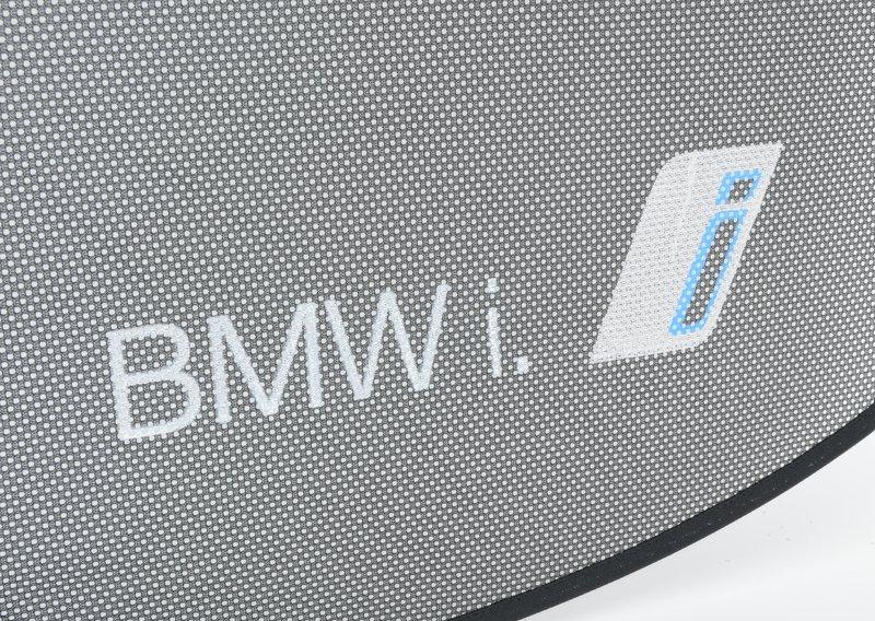 i3 шторки на задние окна